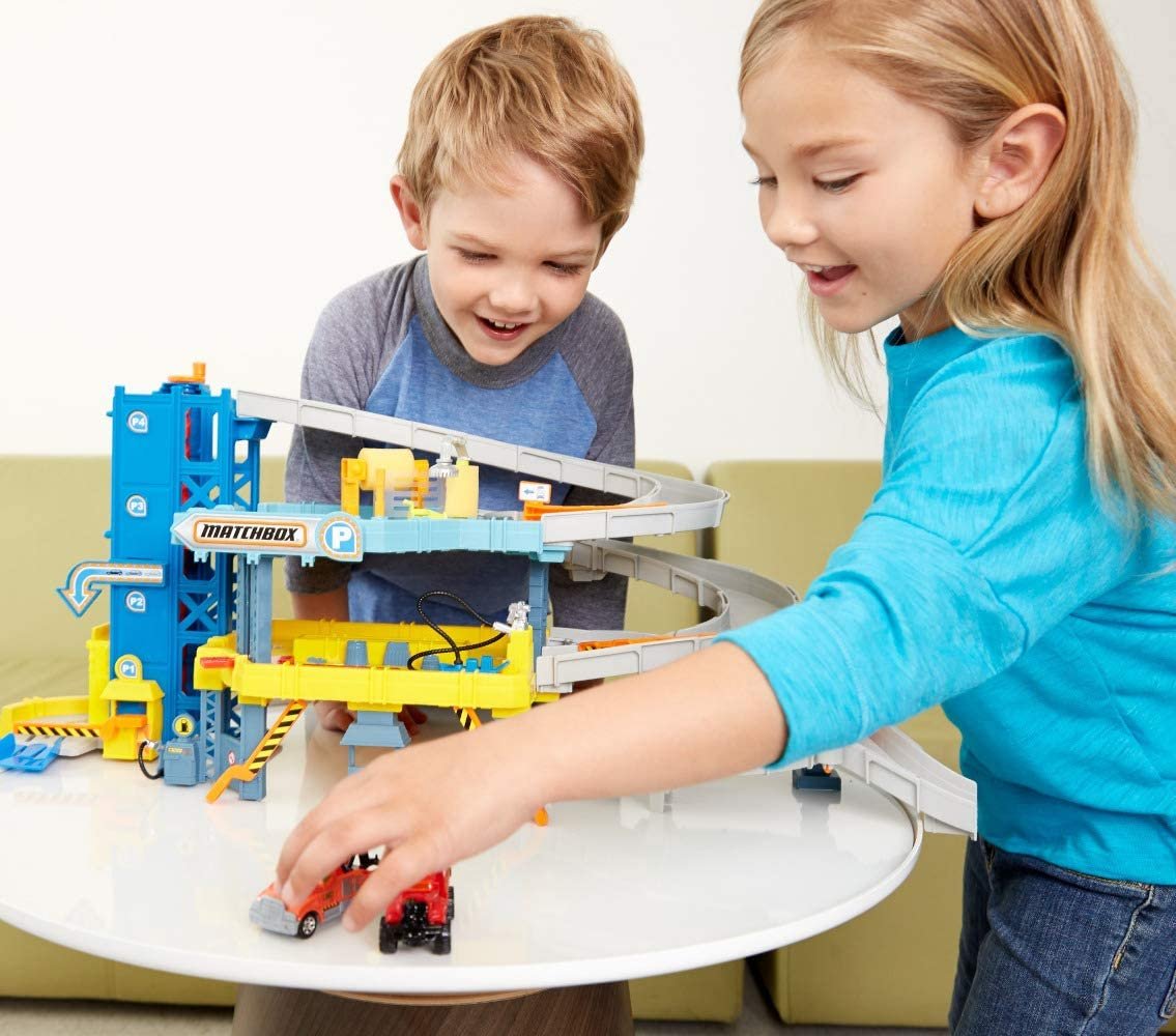 Matchbox 4-Level Garage Playset - Tow Truck, Spiral Ramp, Elevator ...